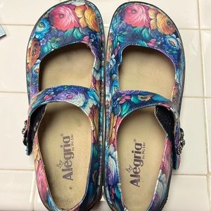 Algeria size 40 floral pal Mary Janes